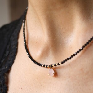 COLLAR ESPINELA Y CUARZO ROSA