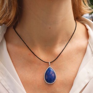 COLLAR ESPINELA COLGANTE LAPISLÁZULI