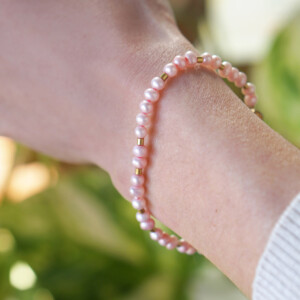 PULSERA PERLAS ROSAS PLATA DORADA
