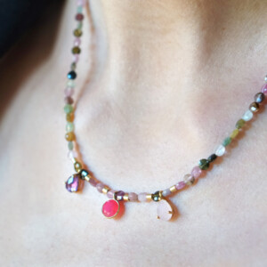 COLLAR TURMALINA CHARMS GRANATE, CUARZO ROSA Y AMATISTA