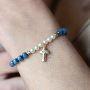 PULSERA AGATA AZUL Y PERLAS CHARM CRUZ