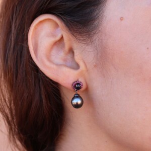 PENDIENTES PERLA TAHITÍ Y GRANATES