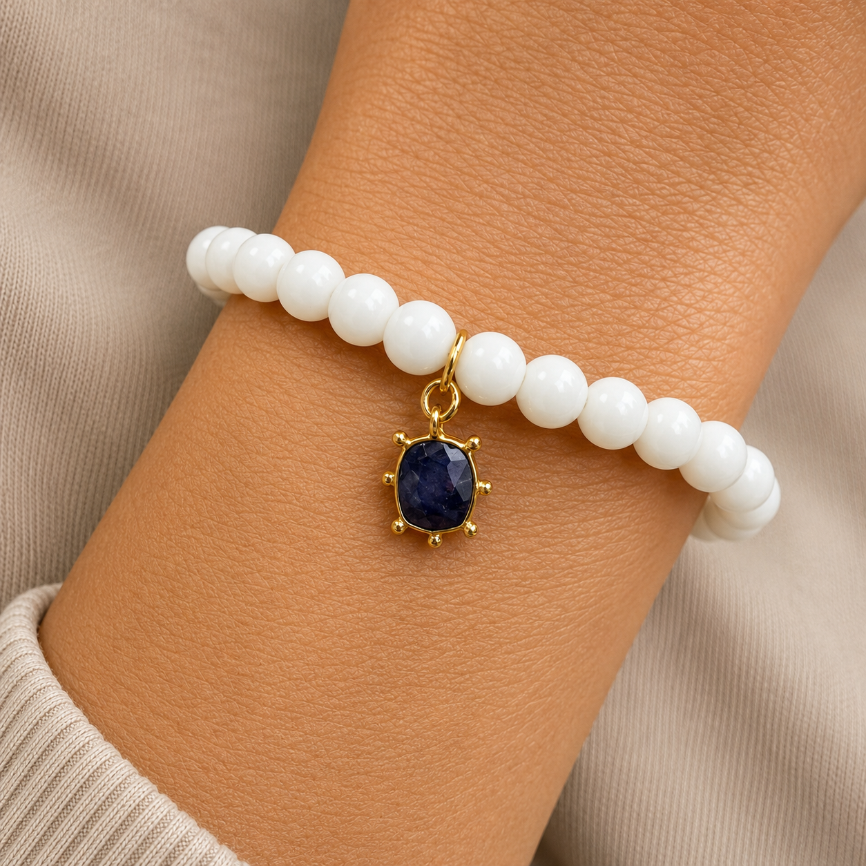 PULSERA DE ÁGATA BLANCA CHARM ZAFIRO PLATA BAÑO ORO 18 KTES