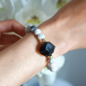 PULSERA HOWLITA Y ÓNIX