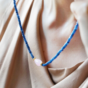 COLLAR CUARZO AZUL PERILLA ROSA