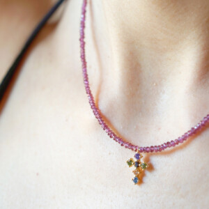 COLLAR GRANATES CRUZ
