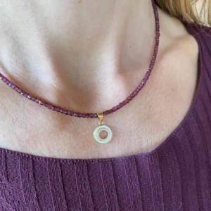 COLLAR GRANATE CÍRCULO MADREPERLA