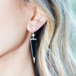 PENDIENTES TRIÁNGULO INVERTIDO ÓNIX