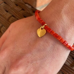 PULSERA CORAL CORAZÓN PLATA DORADA