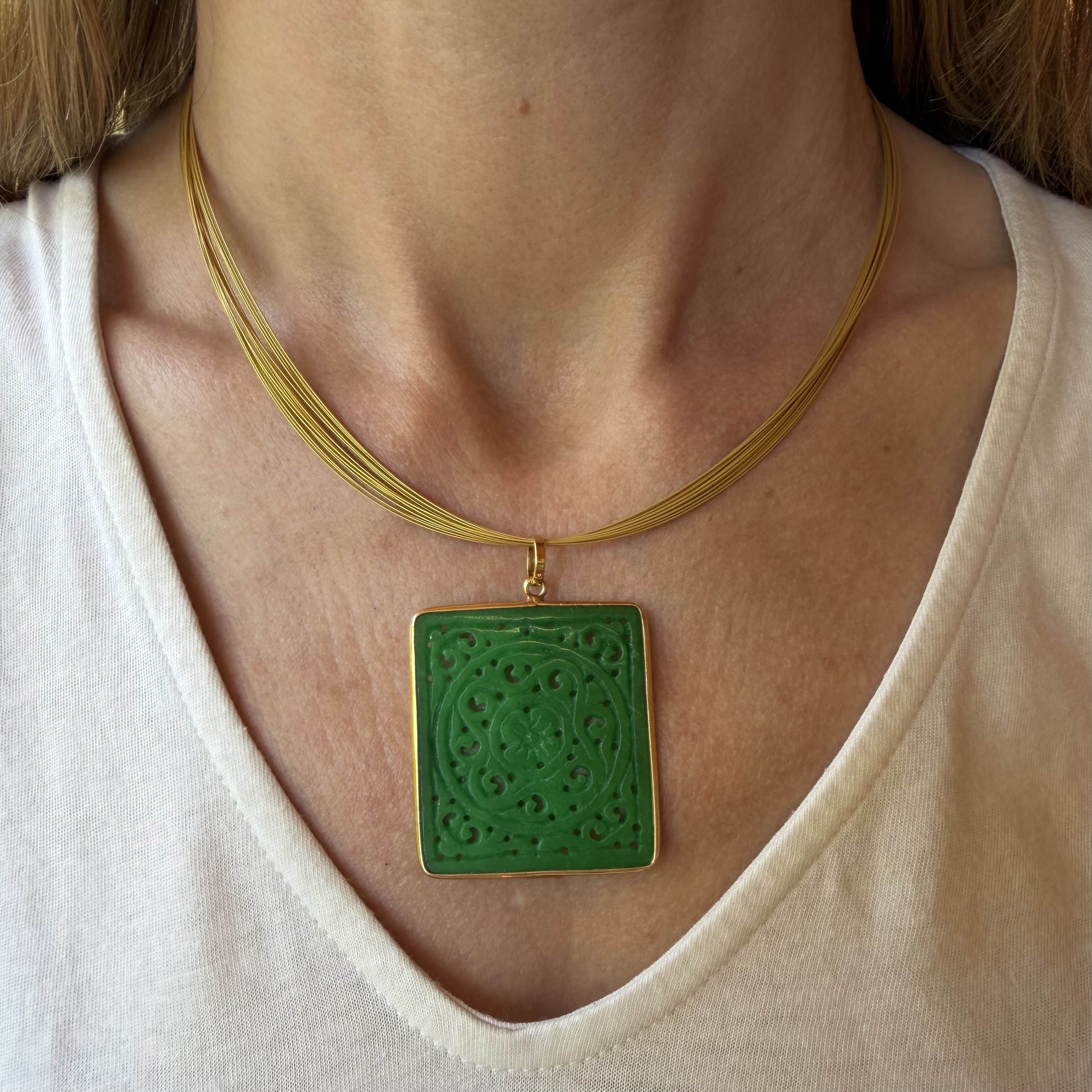 COLLAR MULTIHILOS DORADO COLGANTE JADE
