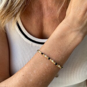 PULSERA PERLA, ÓNIX Y PLATA BAÑO ORO