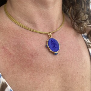 COLLAR MULTIHILOS DORADO COLGANTE LAPISLÁZULI