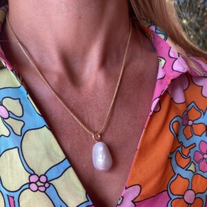 COLLAR DIAMANTADO COLGANTE PERLA BARROCA