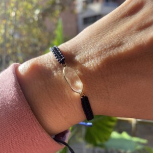 PULSERA CUARZO ROCA INCOLORO MACRAMÉ