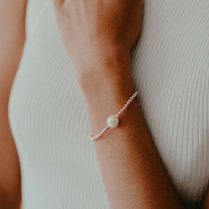 PULSERA HEMATITE Y PERLA BLANCA